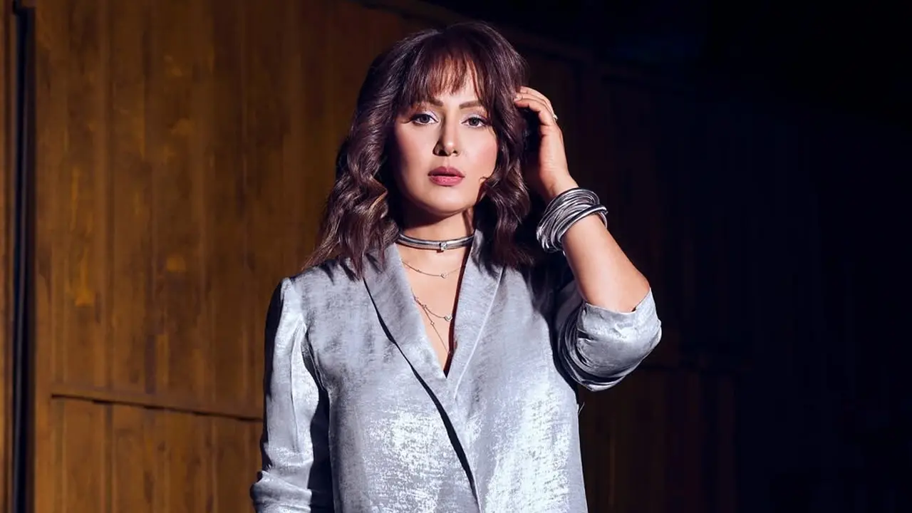 আলোর দিকে হেঁটে চলেছি : হিনা খান
