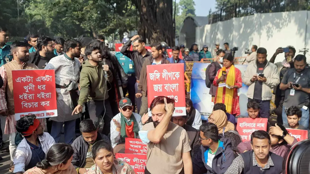 বিকেলের মধ্যে উপদেষ্টারা এসে দাবি না শুনলে সড়ক অবরোধ
