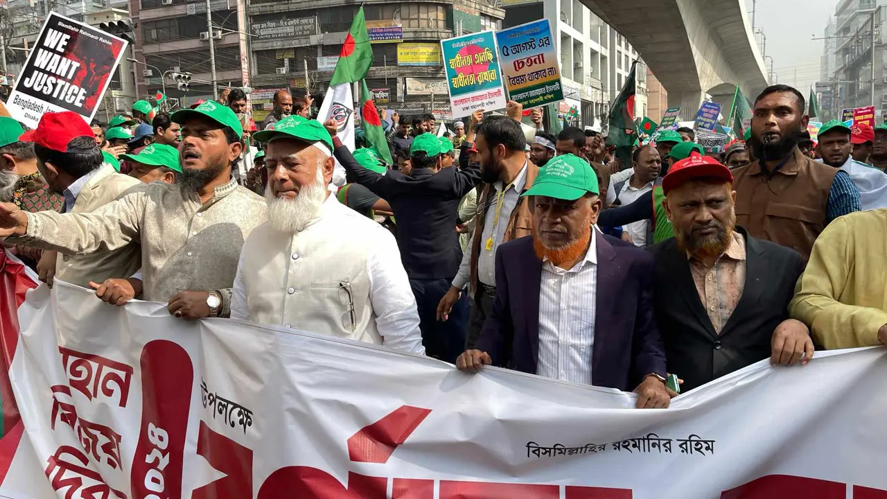 স্বাধীনতা-সার্বভৌমত্ব যারা বিক্রি করেছিল তারা সেদেশে পালিয়ে গেছে
