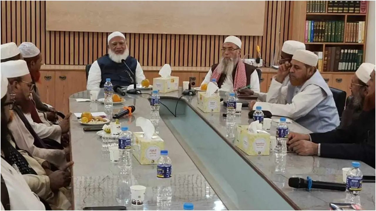 জনগণ ইসলামী দলের মধ্যে ঐক্য কামনা করছে : জামায়াত আমির