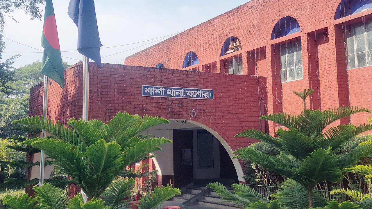 সীমান্তে নদীর পাড়ে মিলল দুই ব্যক্তির মরদেহ