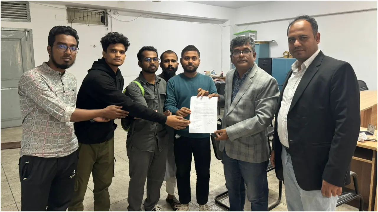 জবিতে আওয়ামী মতাদর্শের কাউকে সুযোগ না দিতে স্মারকলিপি