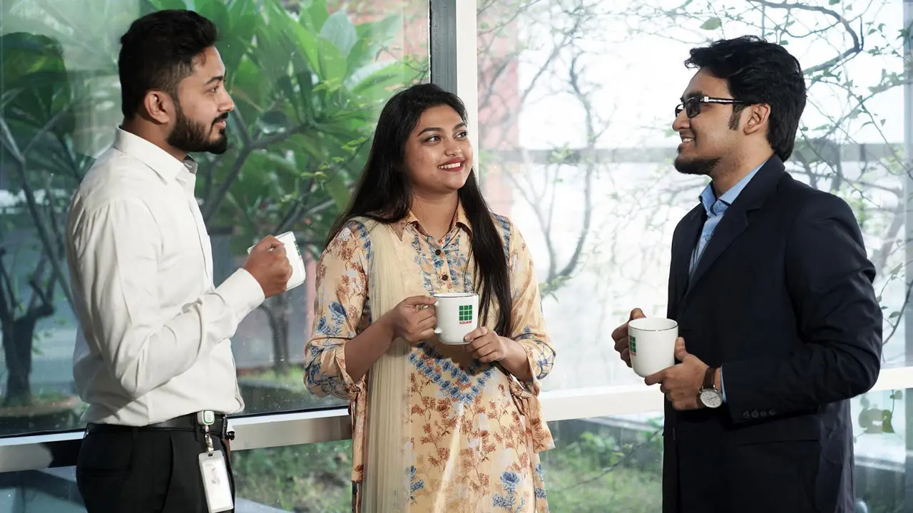 স্কয়ার গ্রুপে নিয়োগ, কাজ অফিসে