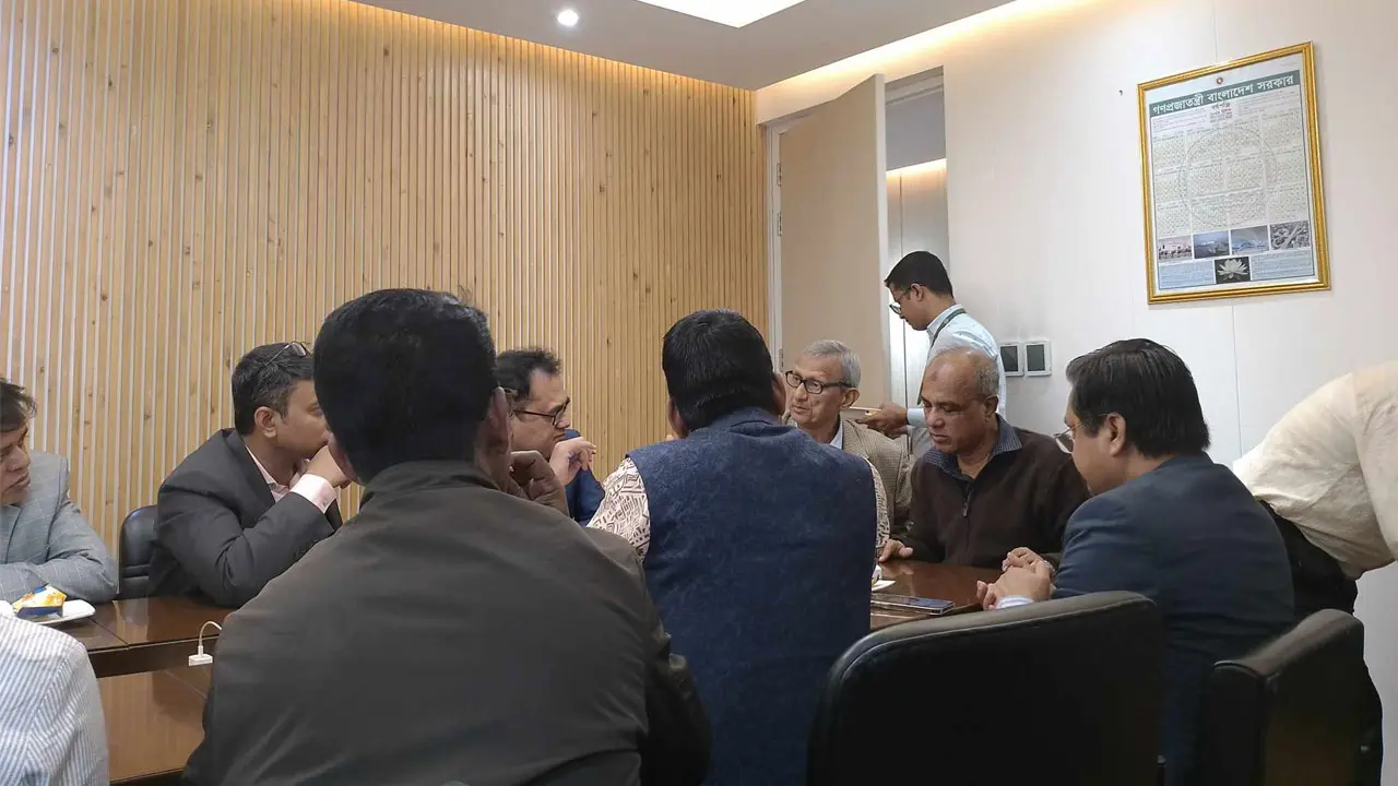 স্বরাষ্ট্র উপদেষ্টার সঙ্গে বৈঠক করতে সচিবালয়ে ২১ সাংবাদিক