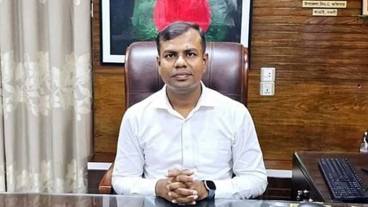 মুক্তিযোদ্ধা চাচাকে বাবা বানিয়ে ইউএনও বনে গেছেন কামাল