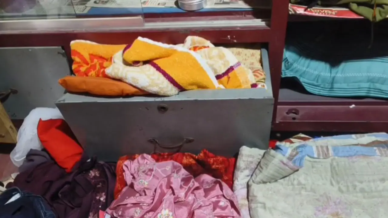 খাবারে চেতনানাশক মিশিয়ে এক পরিবারের সর্বস্ব লুট