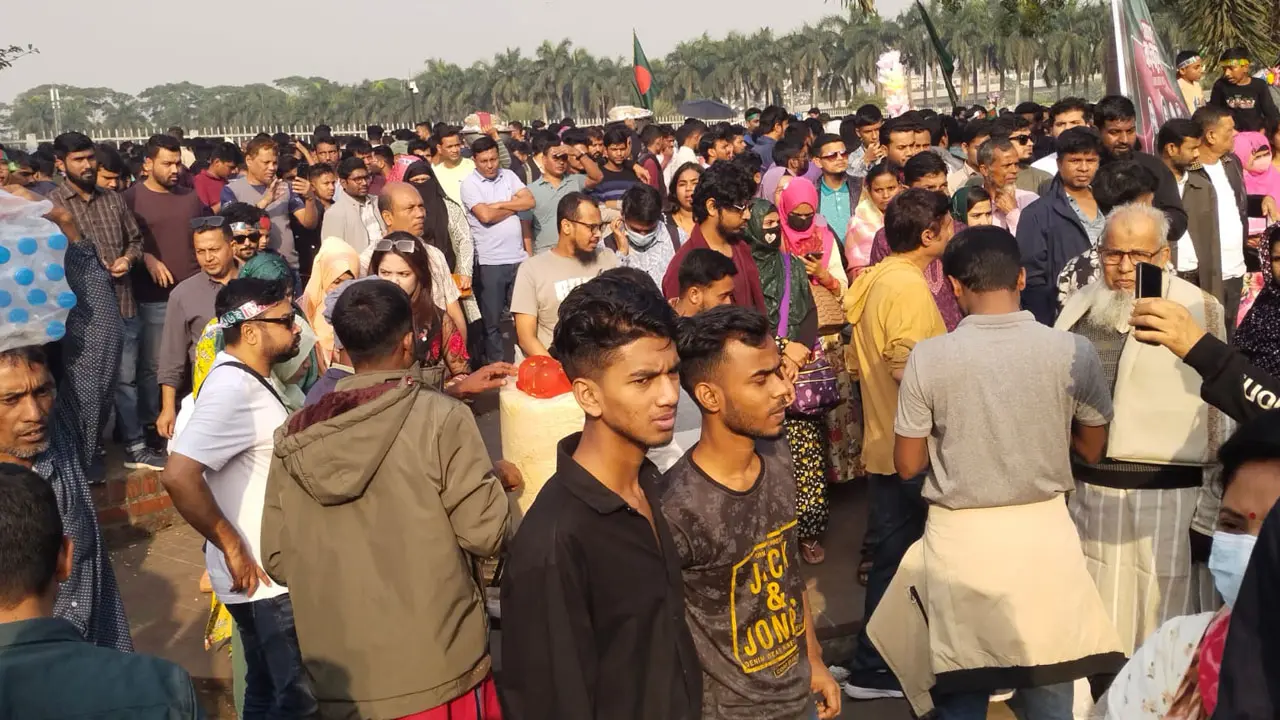 বিএনপির কনসার্টে ভেঙে পড়ল সাংবাদিকদের মঞ্চ