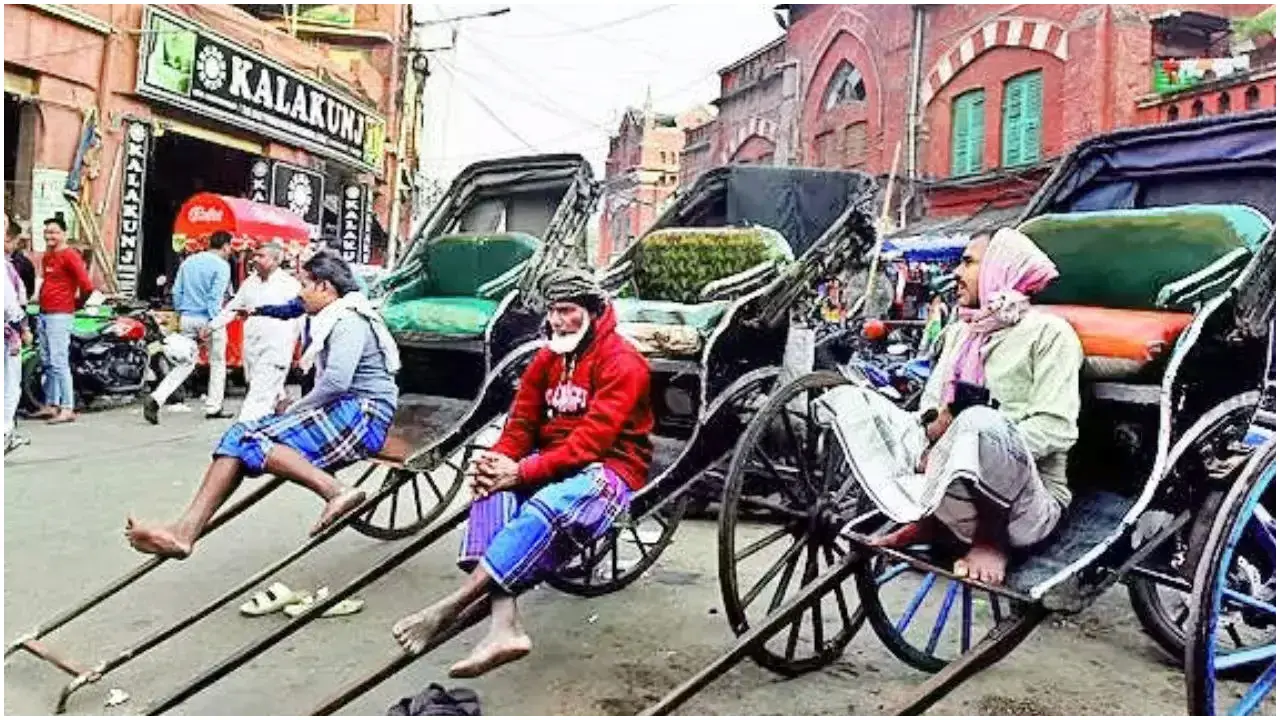 নেই বাংলাদেশি পর্যটক, কলকাতায় মানবেতর পরিস্থিতিতে রিকশাচালকরা