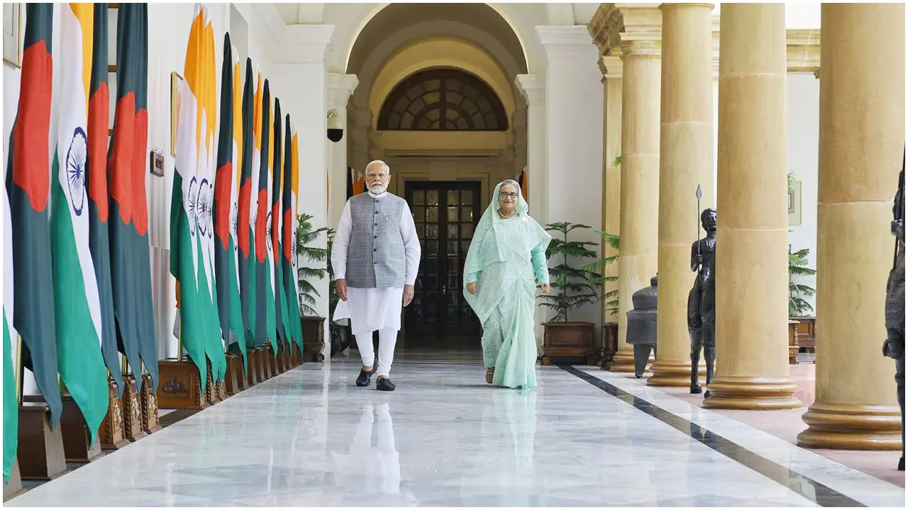শেখ হাসিনাকে আশ্রয় কেন, প্রশ্ন উঠছে ভারতে