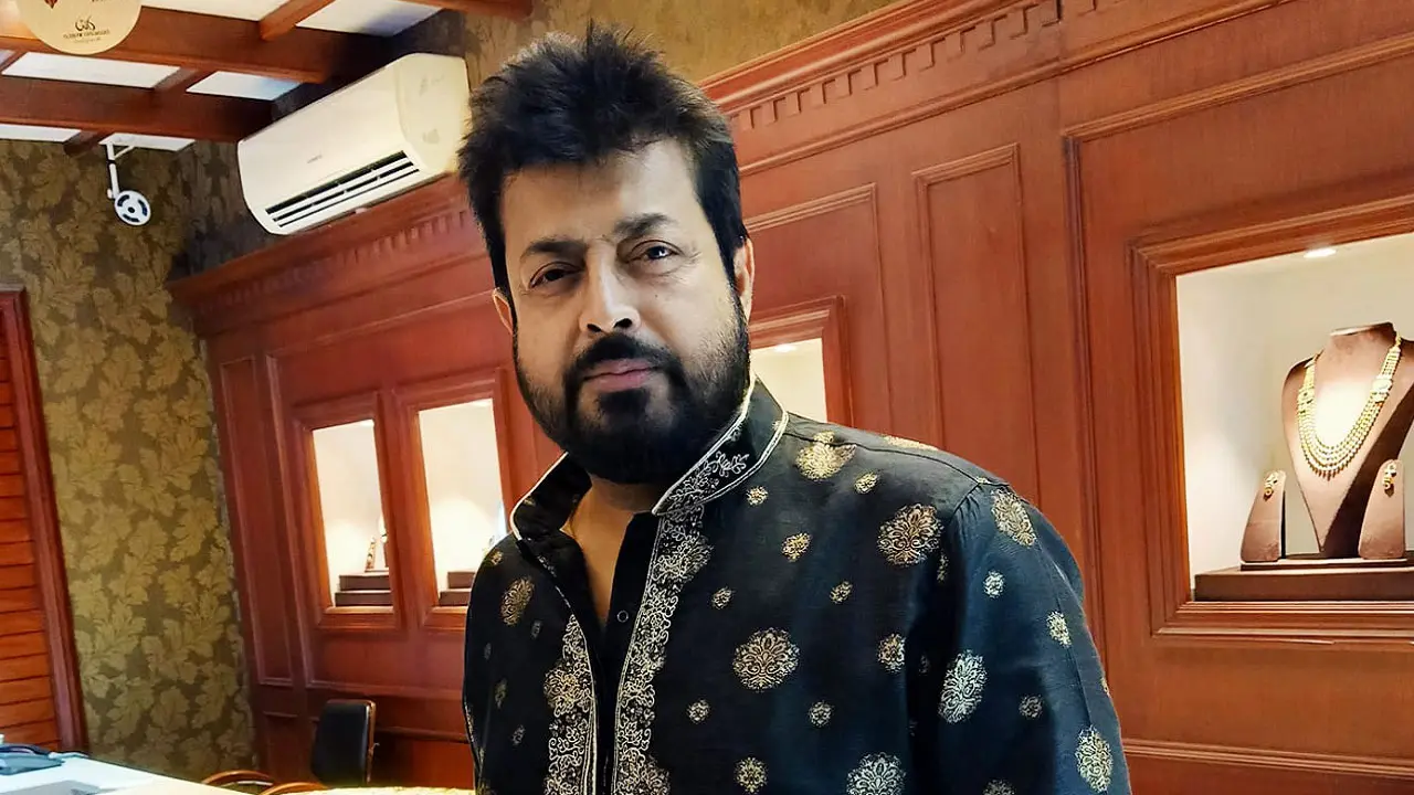 মর্নিং ওয়াকে ওমর সানী, বাসায় চুরি