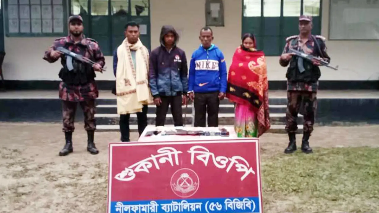 অবৈধভাবে ভারতে যাওয়ার সময় ৫ বাংলাদেশি আটক