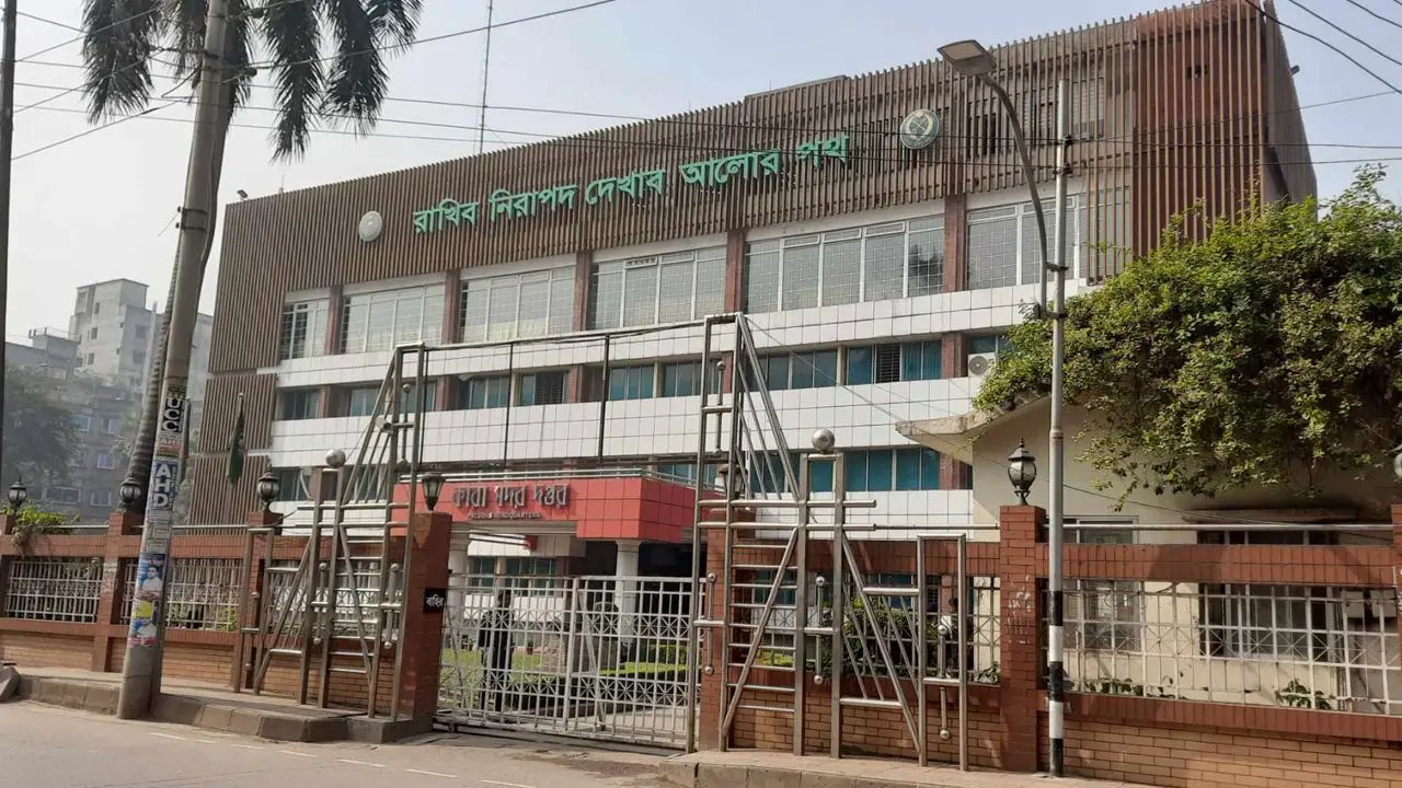 বিজয় দিবস উপলক্ষ্যে ১৬ কয়েদির কারাদণ্ড মওকুফ