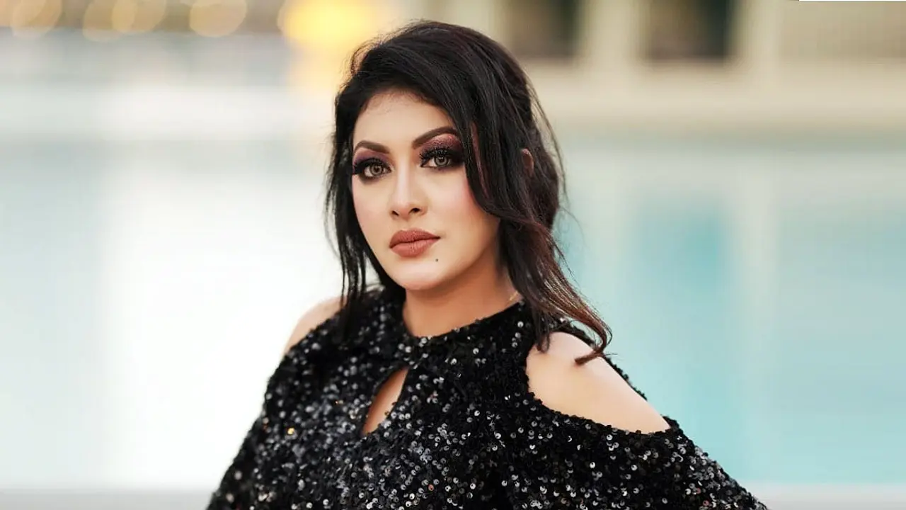 হাফেজ হতে চান অভিনেত্রী প্রিয়াঙ্কা