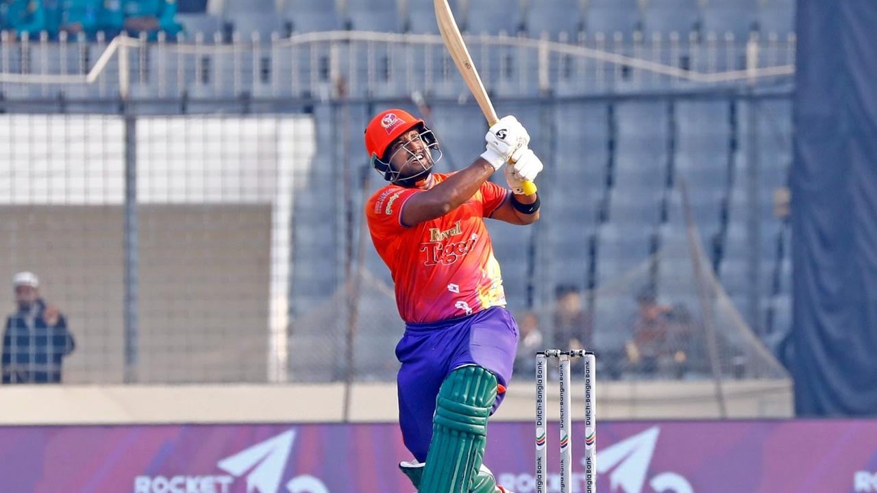 রাব্বির বিধ্বংসী ইনিংস, দুইশর দোরগোড়ায় রাজশাহী