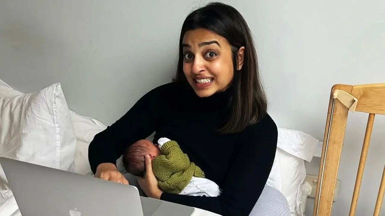সন্তান বুকে নিয়ে মা হওয়ার খবর দিলেন রাধিকা