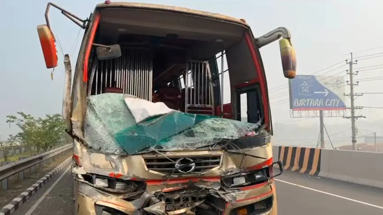 এক্সপ্রেসওয়েতে দেড় ঘণ্টায় চার সড়ক দুর্ঘটনা, একজন নিহত