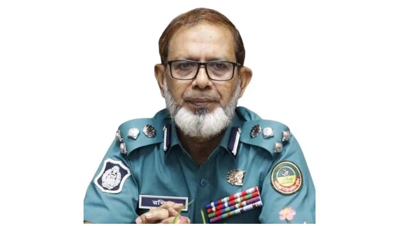 এসবি প্রধানসহ পুলিশের চার ঊর্ধ্বতন কর্মকর্তা বদলি