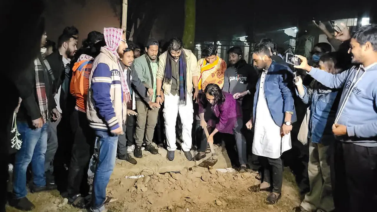 পোষ্য কোটার ‘কবর’ দিলেন রাবি শিক্ষার্থীরা