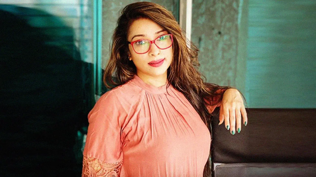 আলোচিত ডাক্তার সাবরিনা এবার নাটকে