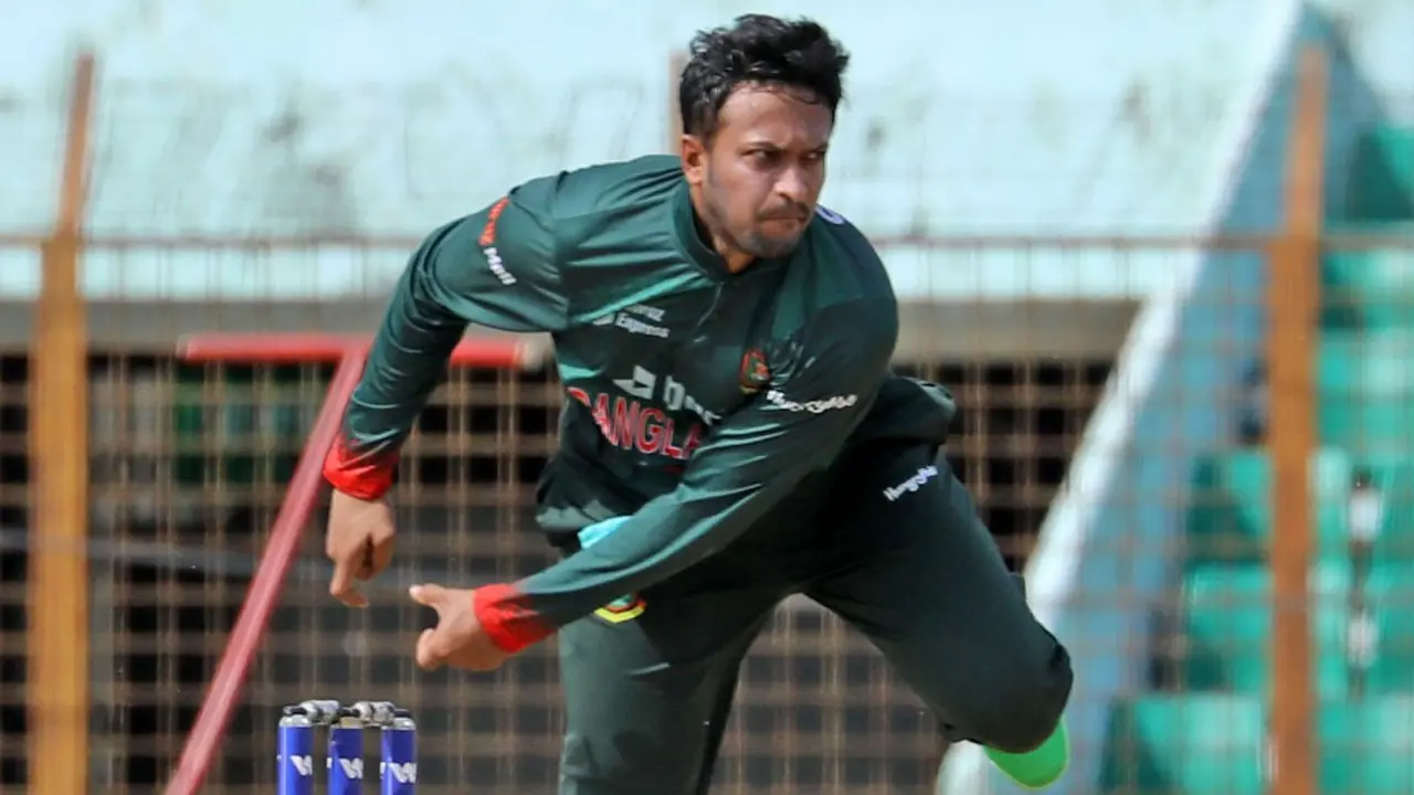 ঘরোয়া ও আন্তর্জাতিক ক্রিকেটে নিষিদ্ধ সাকিবের বোলিং 