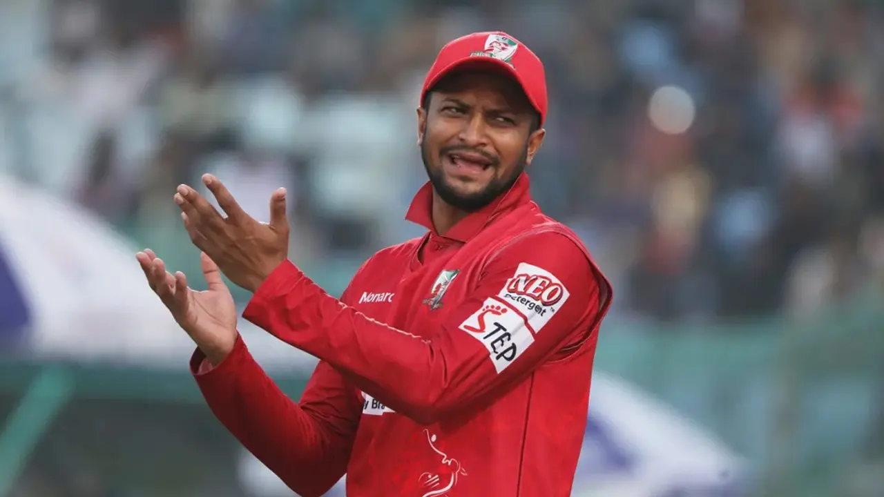 বিপিএলে অনিশ্চয়তার মাঝেই সাবেকদের লিগে সাকিব