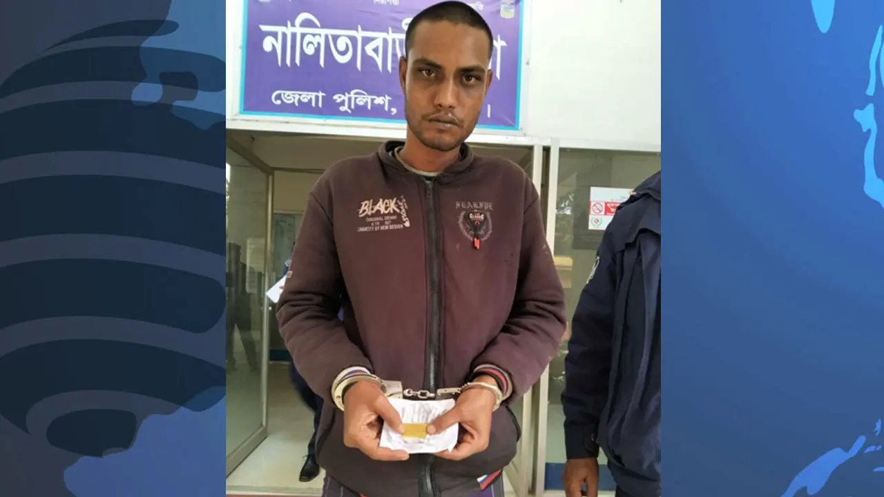স্বর্ণের বারের বিনিময়ে নারীর কানের দুল নেওয়ার চেষ্টা, প্রতারক আটক