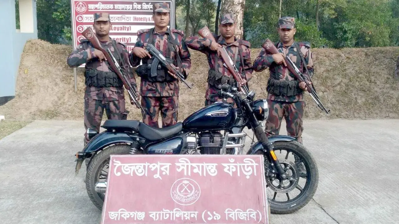 সিলেট সীমান্তে রয়েল এনফিল্ডসহ কোটি টাকার ভারতীয় পণ্য জব্দ 
