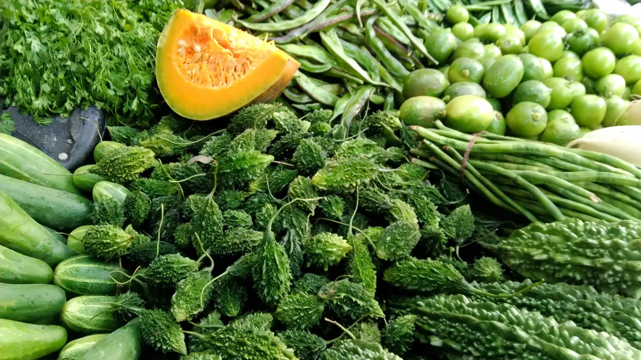 শীতের ছোঁয়ায় শীতল সবজির বাজার