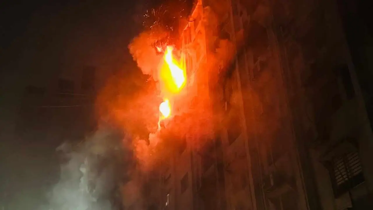 মধ্যরাতে সচিবালয়ে আগুন