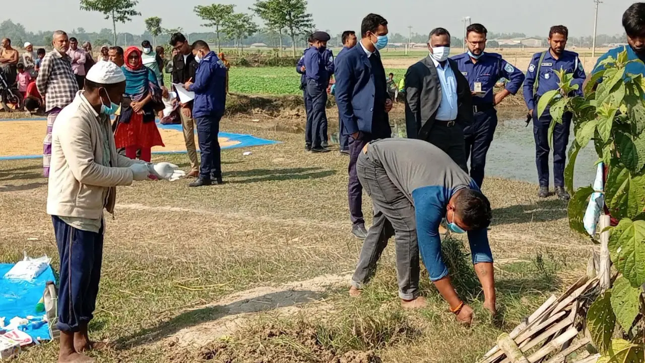 দাফনের ১৪০ দিন পর কবর থেকে তোলা হলো কলেজছাত্রের লাশ