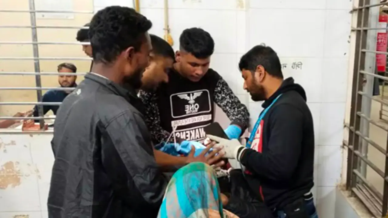জমিতে সেচ দেওয়াকে কেন্দ্র করে সংঘর্ষ, নারীসহ আহত ২২