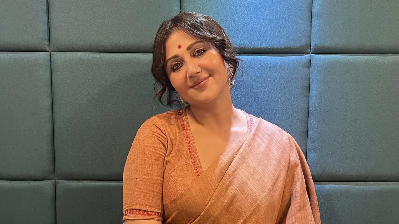 পুরোনো ছবি পোস্ট করে আবেগে ভাসলেন স্বস্তিকা