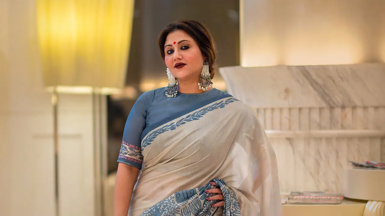 ভালোবেসে চুমু খাচ্ছে, সেটাতে গাত্রদাহ কেন : স্বস্তিকা