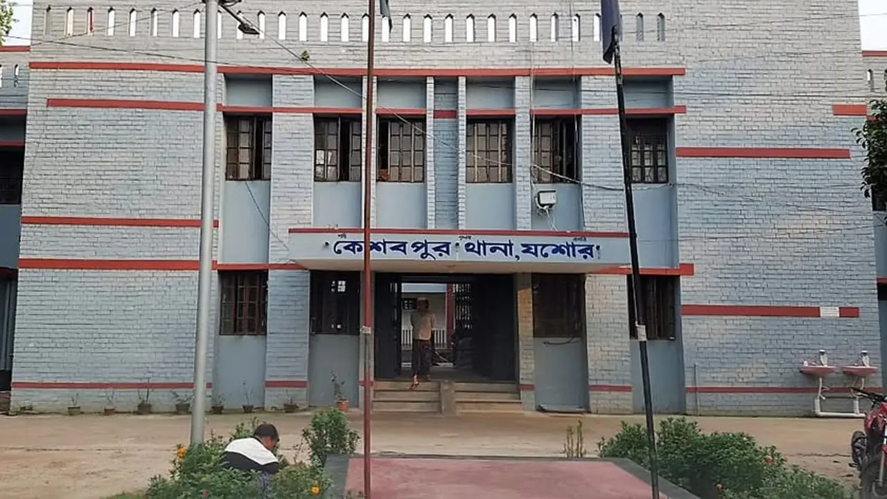 আ.লীগের চেয়ারম্যানকে অফিস করতে বাধা বিএনপি নেতাকর্মীদের