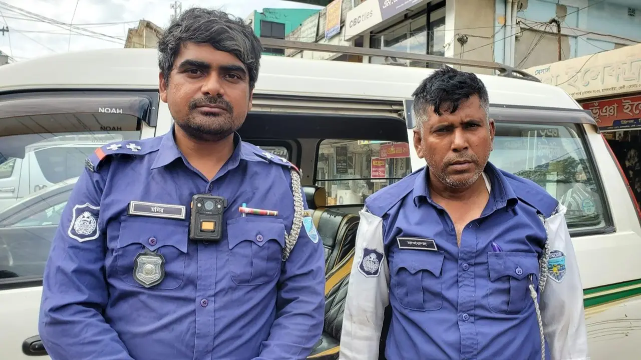মামলা দেওয়ায় দুই ট্রাফিক পুলিশের ওপর সিএনজি চালকদের হামলা