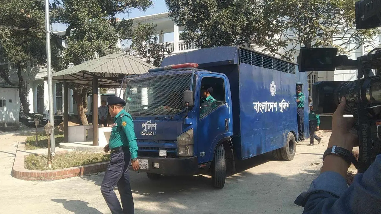 র‍্যাবের সাবেক দুই কর্মকর্তাকে হাজির করা হলো ট্রাইব্যুনালে