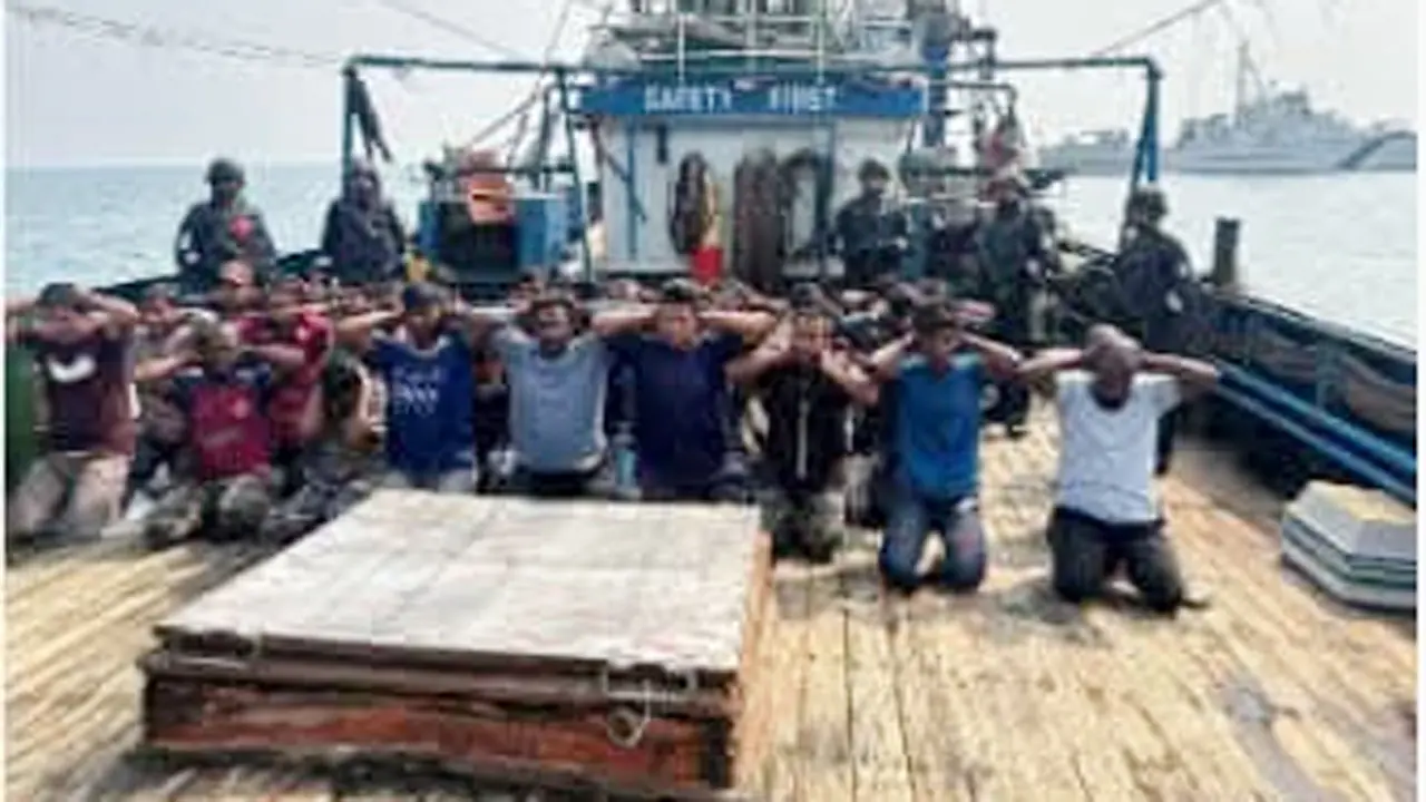 ভারতের পারাদ্বীপে ২ বাংলাদেশি জাহাজ, আটক ৭৮ নাবিক