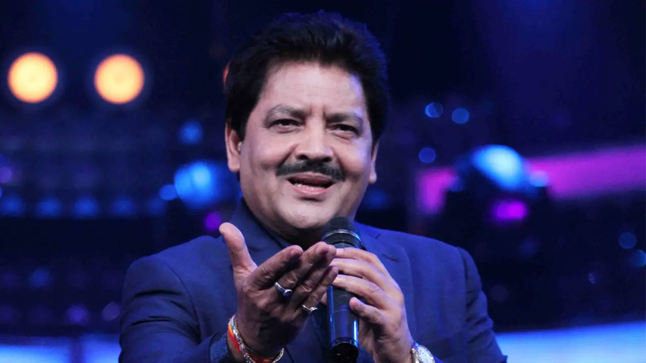 উদিত নারায়ণকে ১০ টাকা জরিমানা করেছেন আদালত