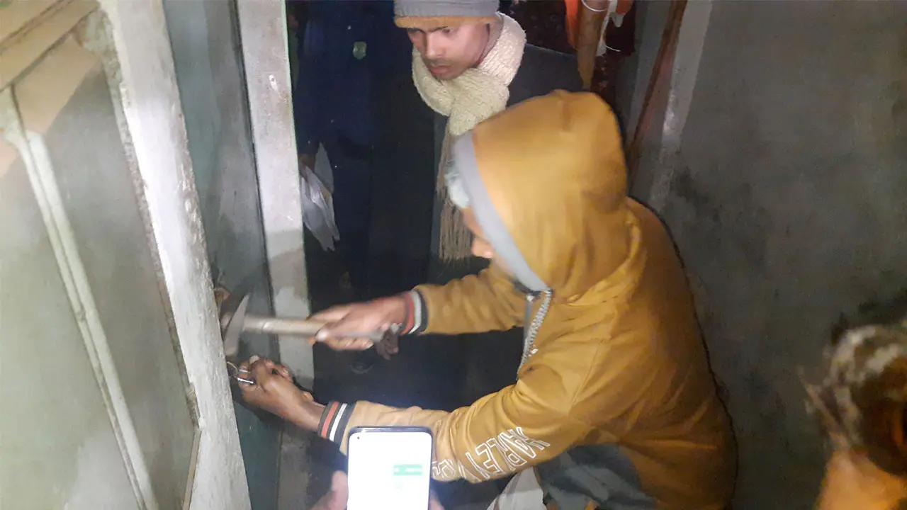 তালাবদ্ধ ঘরে মিলল গৃহবধূর নিথর দেহ, স্বামী পলাতক