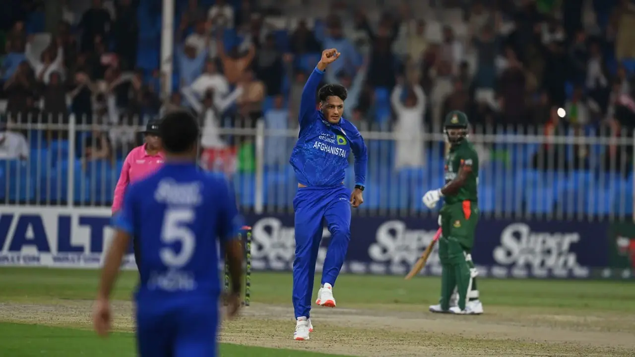 বিপিএল থেকে নিজেকে সরিয়ে নিলেন আফগান তারকা স্পিনার