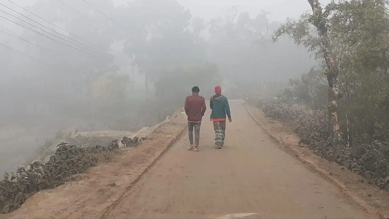 কুয়াশায় ঢাকা পড়েছে পঞ্চগড়, তাপমাত্রা ১০.৯ ডিগ্রি 