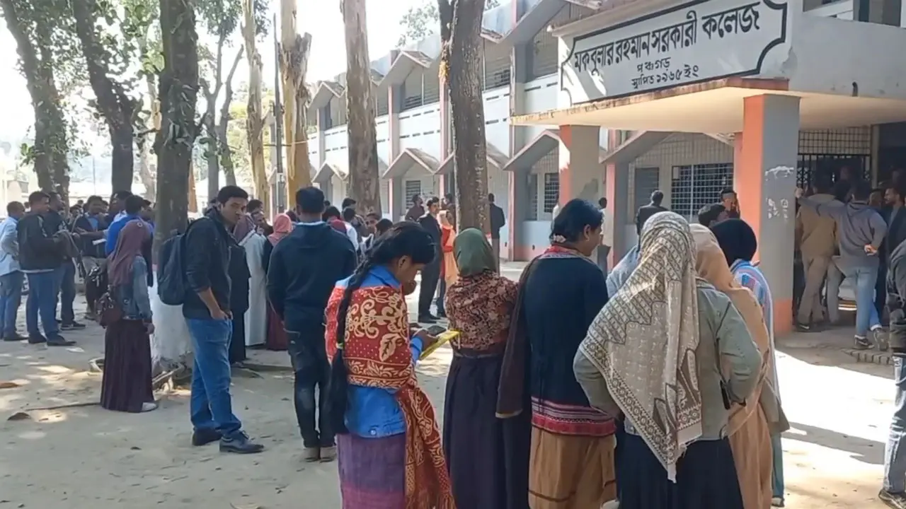 তোপের মুখে পঞ্চগড় আদালতের কর্মচারী নিয়োগ পরীক্ষা স্থগিত