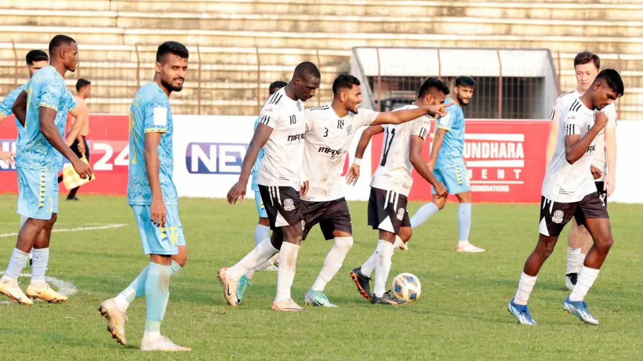 দুই পেনাল্টিতে আবাহনীর বিপক্ষে মোহামেডানের ড্র