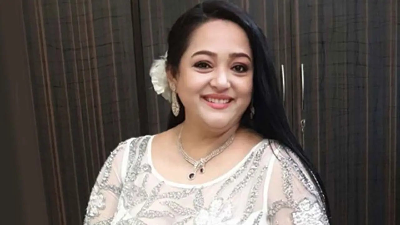 পাহাড়ের কোলে কেক কেটে অন্যরকম জন্মদিন পালন অপরাজিতার