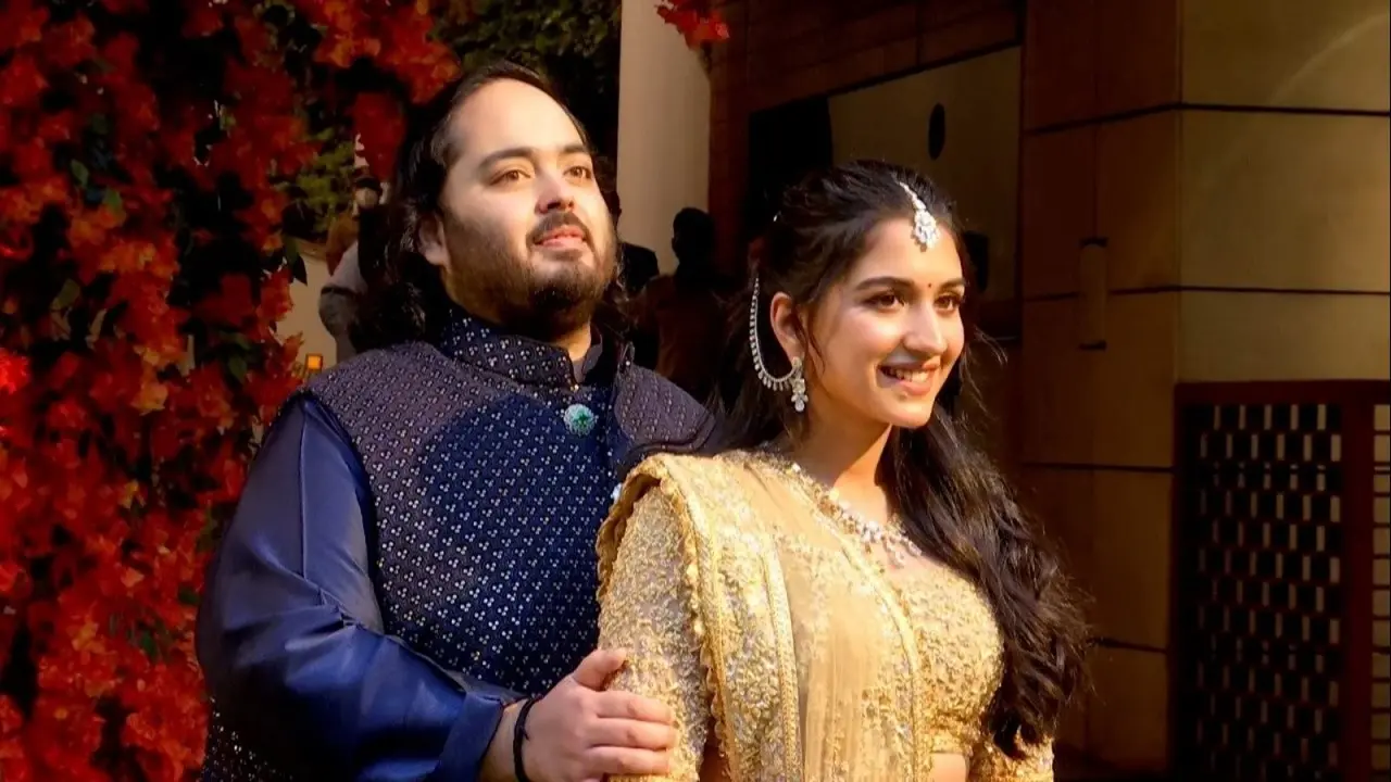 আম্বানি পুত্রের বিয়েতে রাজকীয় আয়োজন, থাকছেন বিল গেটস-জাকারবার্গরা