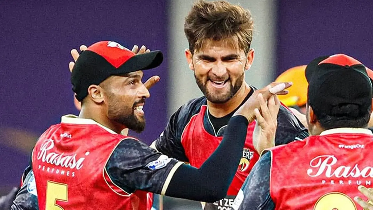 আমিরকে জাতীয় দলে ফেরানোর মিশনে শাহিন আফ্রিদি
