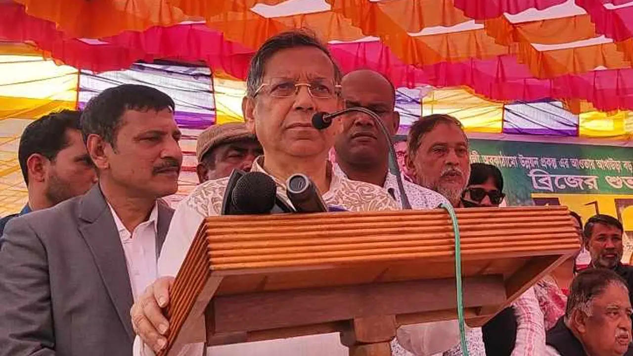 বিএনপি-জামায়াত পেছনের দরজা দিয়ে ক্ষমতায় আসতে চায় : আইনমন্ত্রী