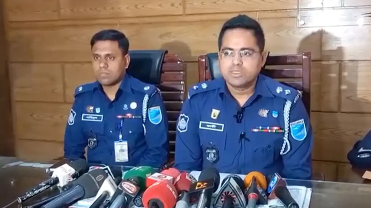 কৌশলে স্বামীর মাধ্যমে ওই গৃহবধূকে জাবিতে ডেকে আনা হয়