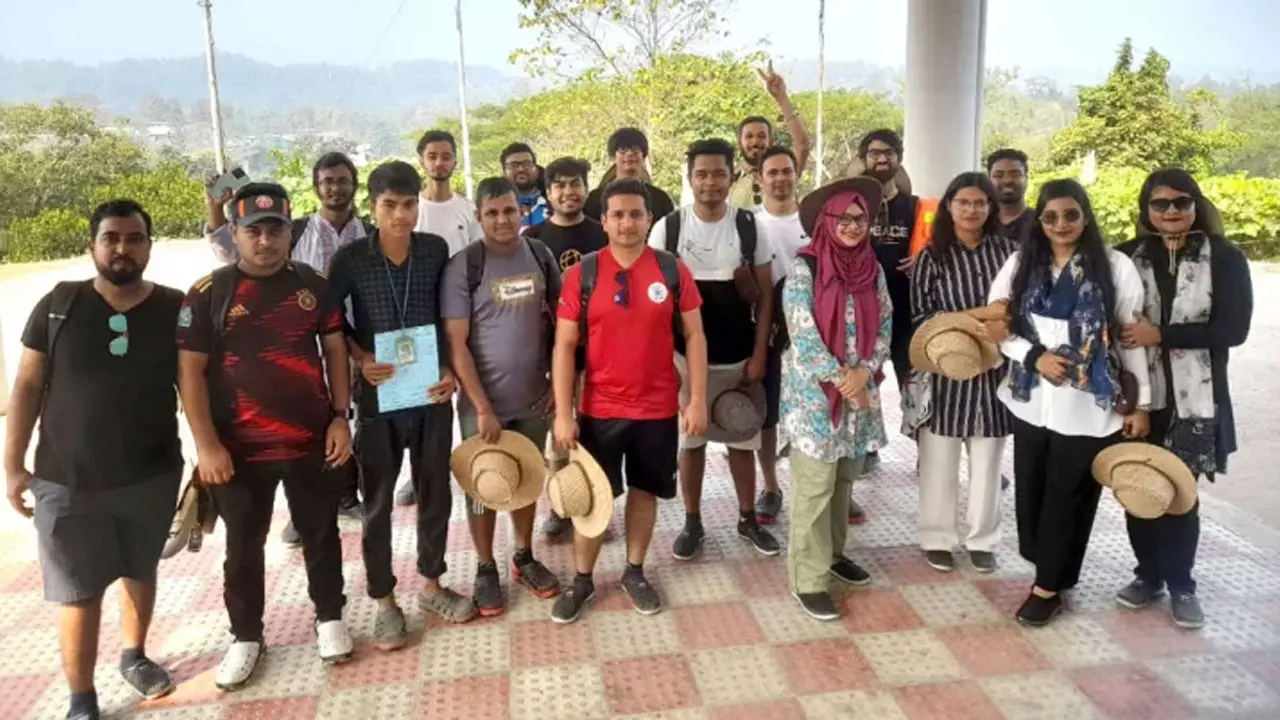 থানচিতে পর্যটকদের ১৫টি মোবাইল ও টাকা ছিনিয়ে নিল সন্ত্রাসীরা