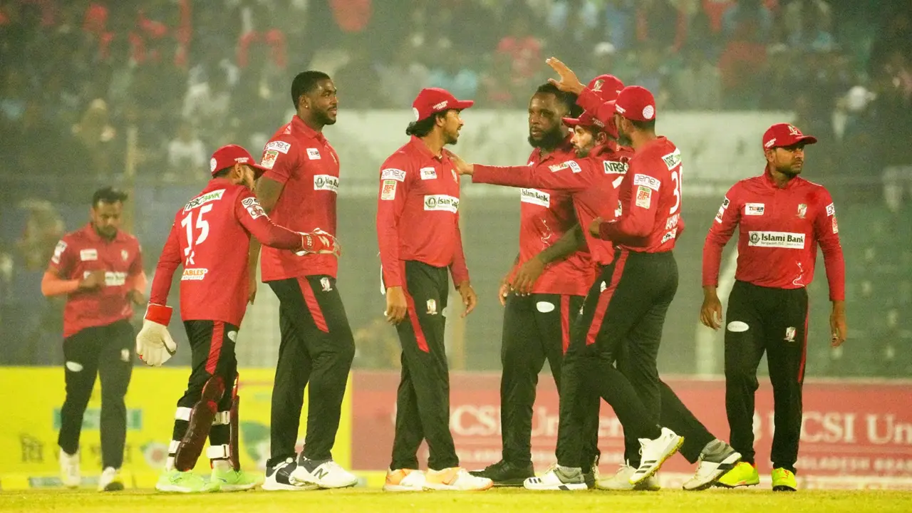 গুরুত্বপূর্ণ ম্যাচের আগে বরিশাল ছাড়লেন ২ বিদেশি তারকা